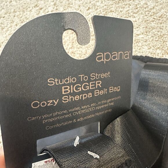 Nwt Apana Women’s Oversized Cozy Sherpa Crossbody Belt Sling Bag Black - Picture 3 of 4